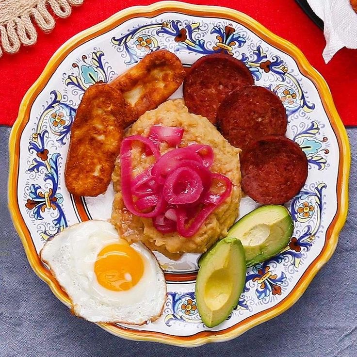 Santo Domingo-Style Mangú con Los Tres Golpes